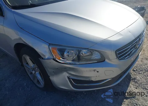 2015 Volvo S60 T5 Premier z USA, uszkodzony, nr VIN YV140MFKXF2337557